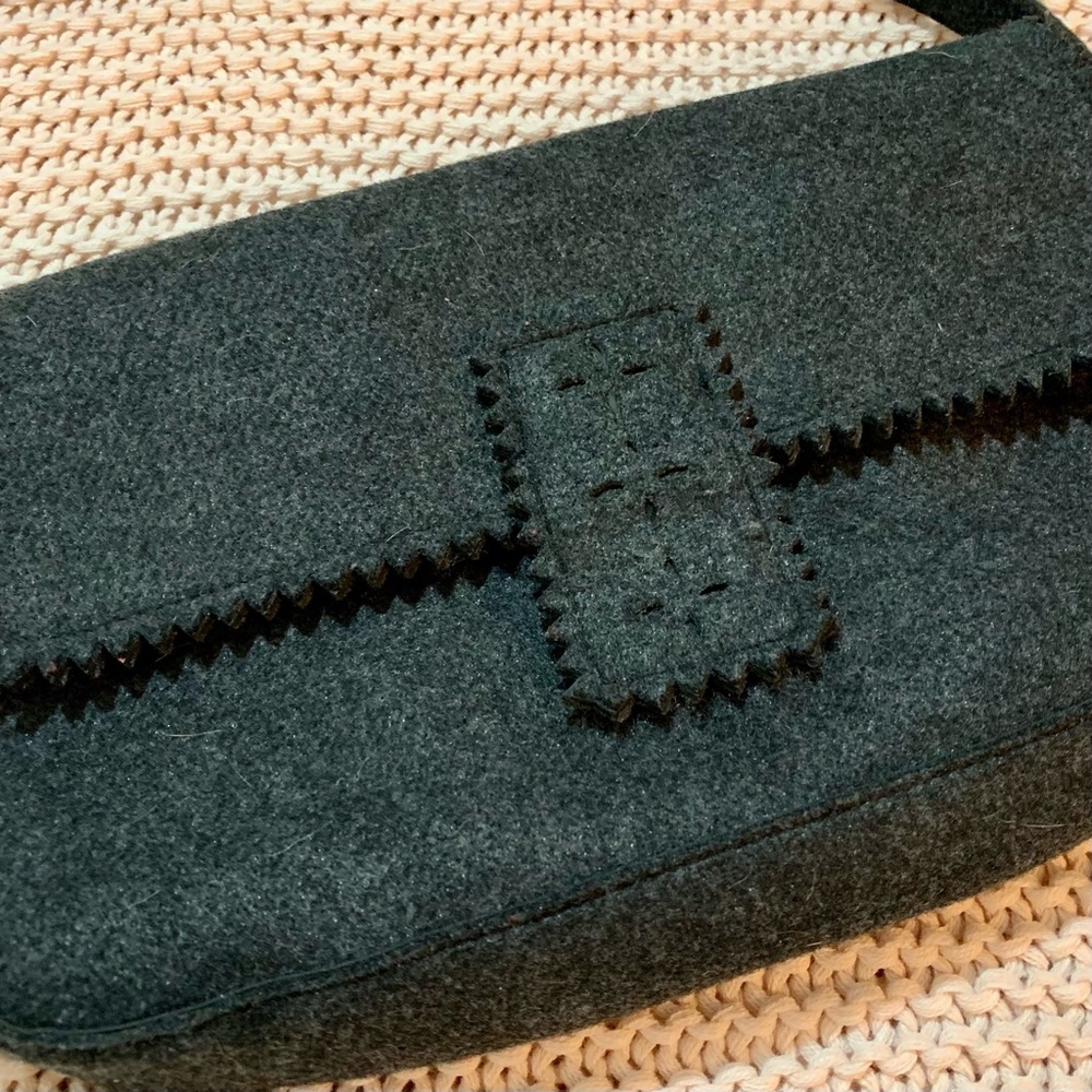 Cute & casual grey felt purse